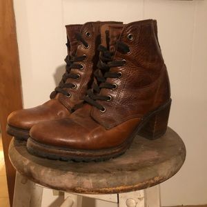 Frye Sabrina 6G Lace Up Boot